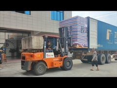 La linea di produzione di pannolini per bambini è stata esportata. Tutto il personale ha lavorato fino a quando è diventato buio.